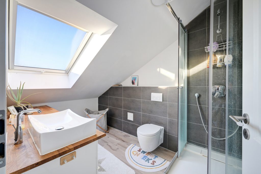 Badezimmer im Dach