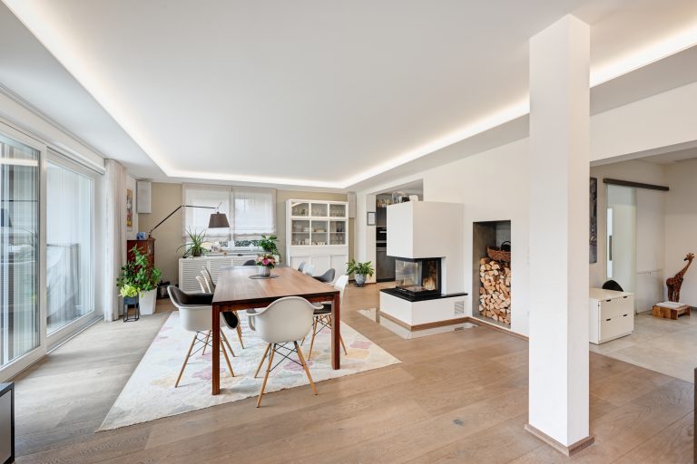 Luxuriöses Familienglück nur wenige Schritte vom See entfernt