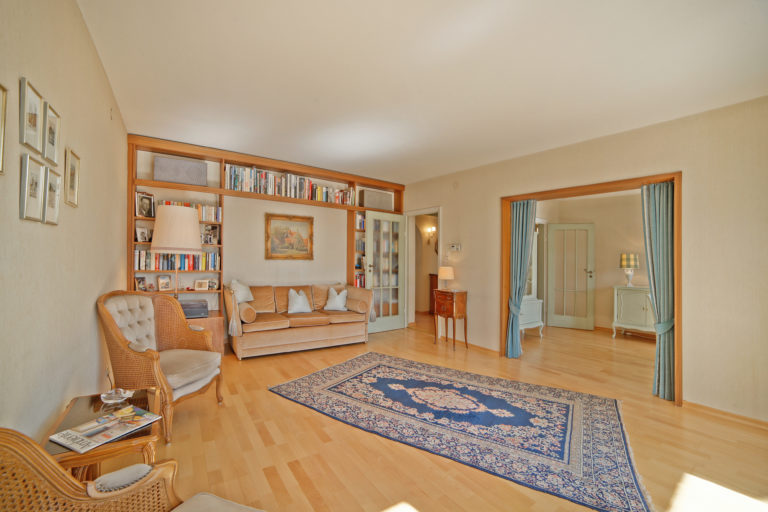 Zieblandstrasse 20 am 10.03. 2015 in München. Foto: Gerhard Blank, fon: 0049 171 2888481 www.gerhard-blank.de, www.luftbildmuenchen.com Verwendung nur gegen Honorar und Belegexemplar Keine Modelreleases der abgebildeten Personen vorhanden !