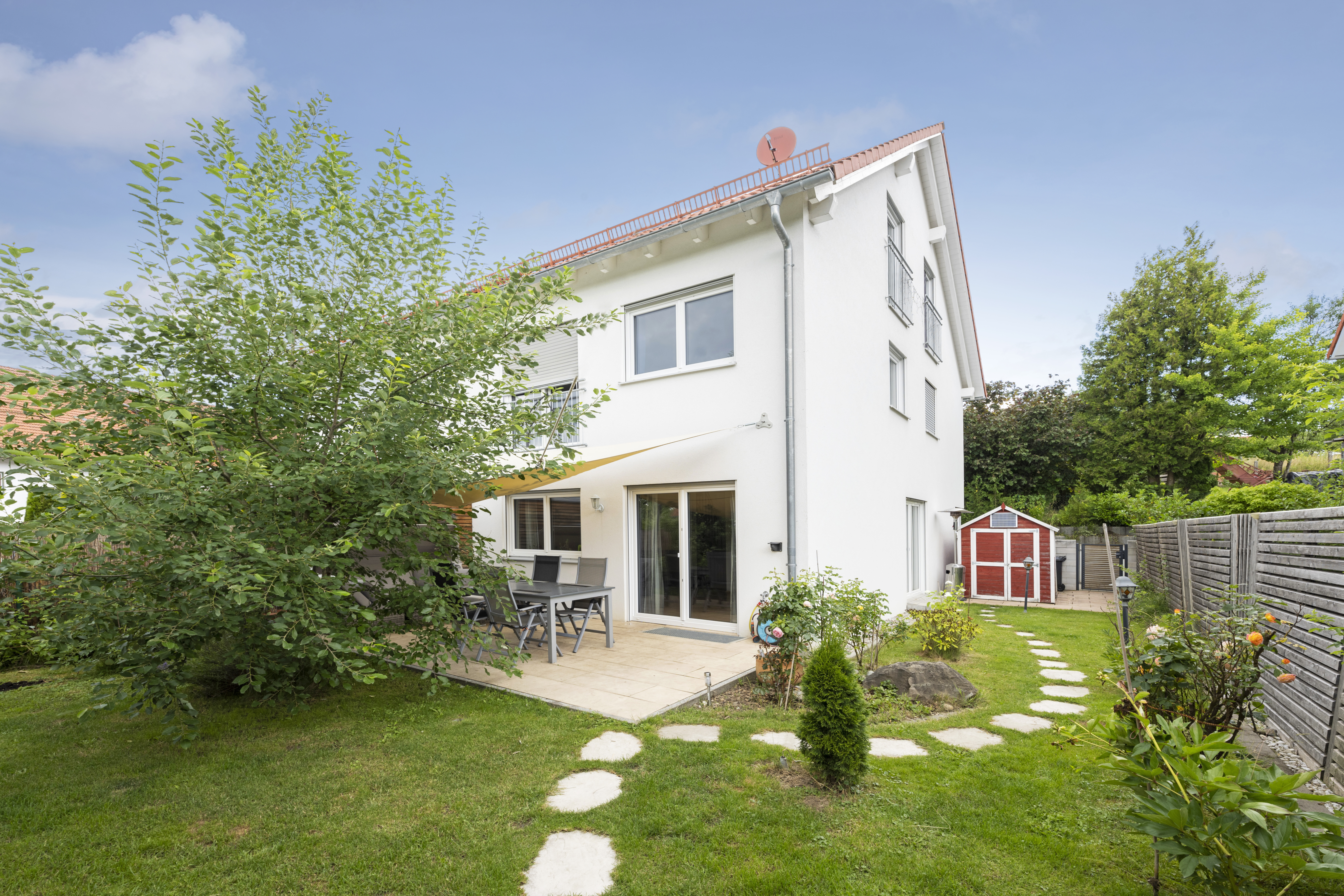 moderne Doppelhaushälfte im Herzen Finnings